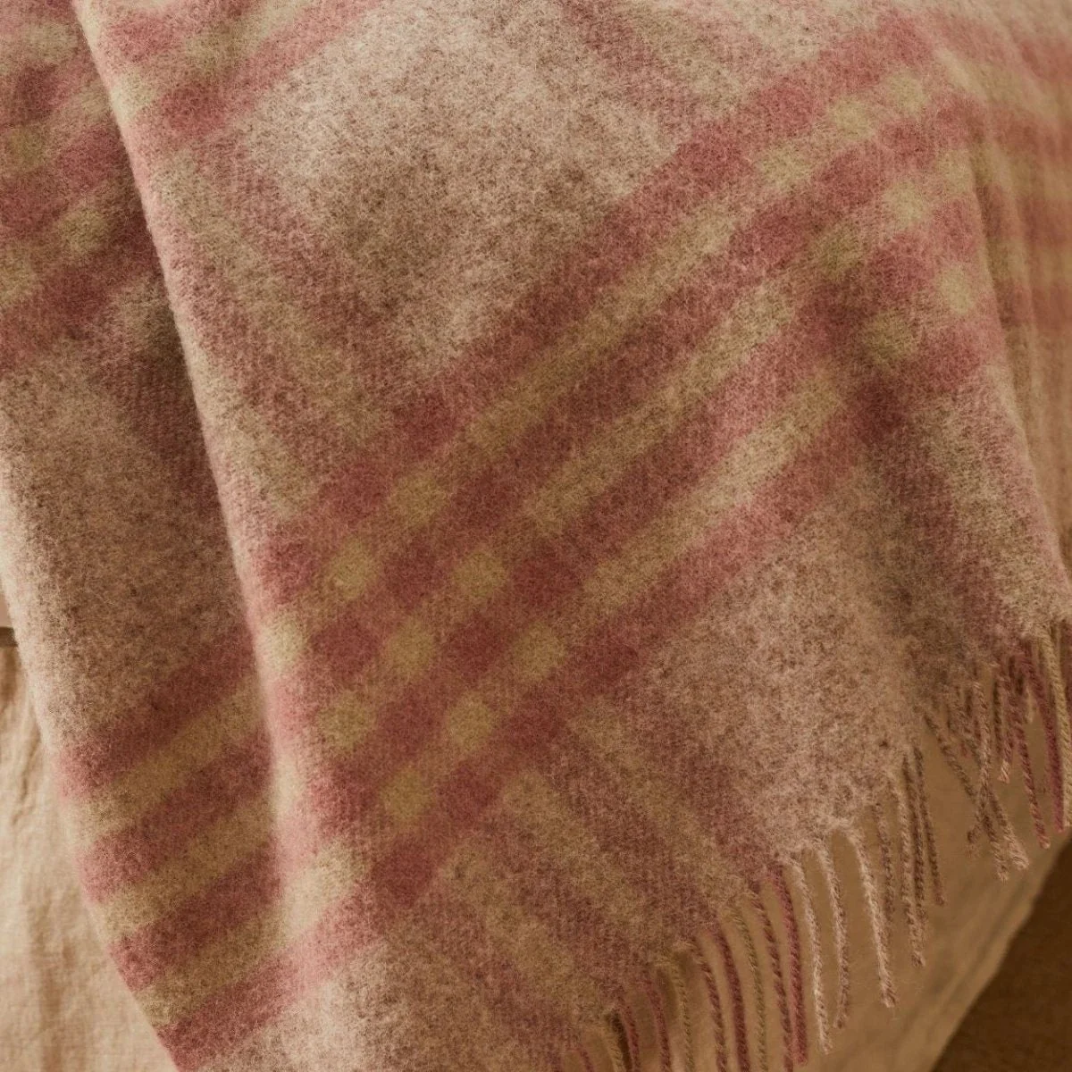 Sprei Grote Schotse Ruit Oud Roze (Dusky Pink) - 140x240 - Nieuw Wol - Tweedmill UK - Afbeelding 4